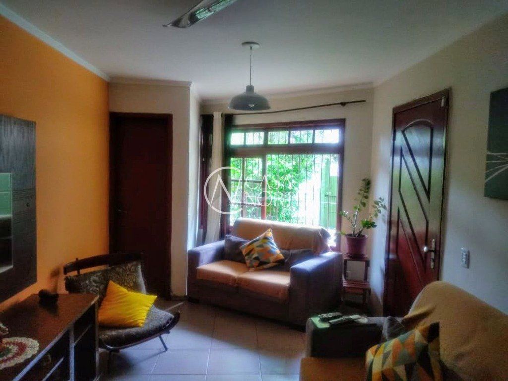 Casa à venda com 3 quartos, 188m², 1 suíte, 2 vagas, Rua Dona Elvira no bairro Ipanema em Porto Alegre