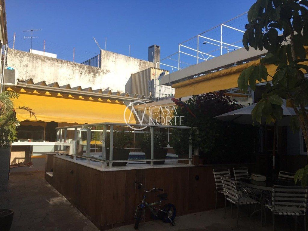 Casa à venda com 3 quartos, 230m², 3 suítes, 3 vagas, Avenida Teixeira Mendes no bairro Chácara das Pedras em Porto Alegre