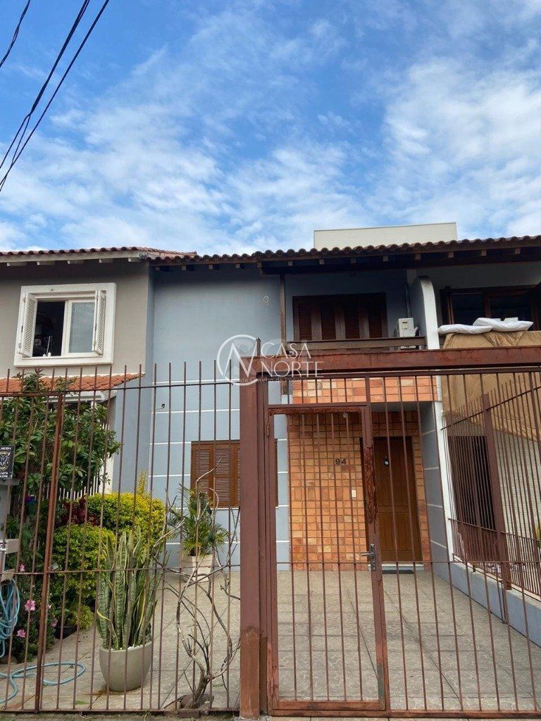 Casa à venda com 2 quartos, 110m², 1 vaga, Rua Norival Paranagua de Andrade no bairro Hípica em Porto Alegre