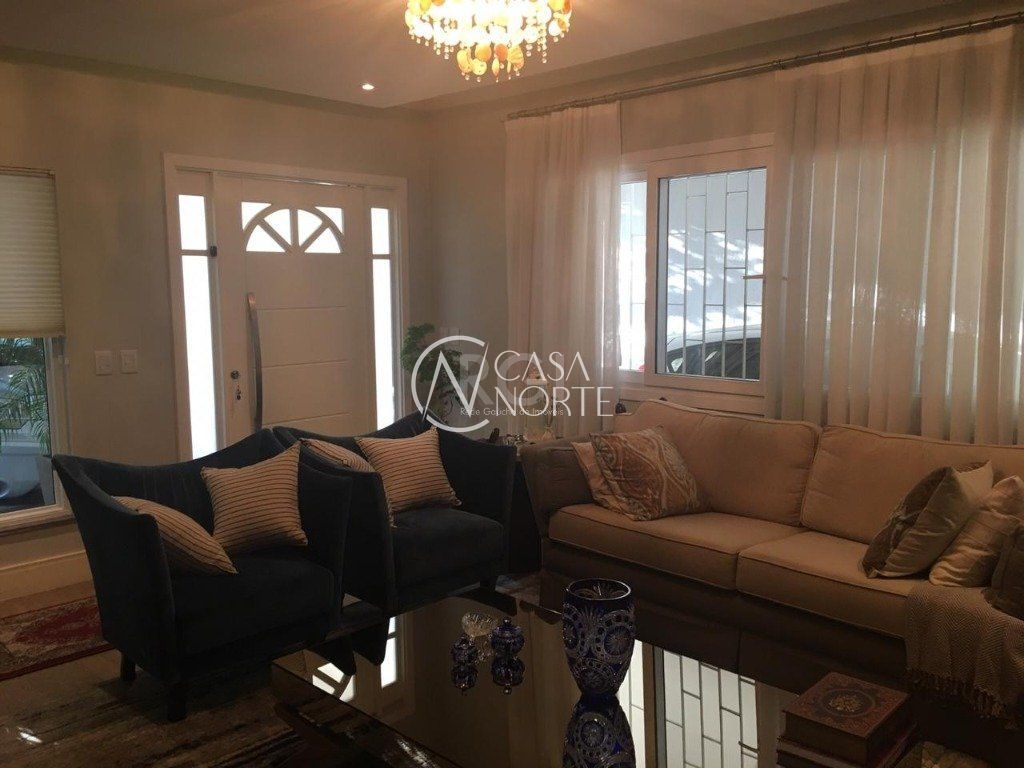 Casa à venda com 3 quartos, 230m², 3 suítes, 3 vagas, Avenida Teixeira Mendes no bairro Chácara das Pedras em Porto Alegre