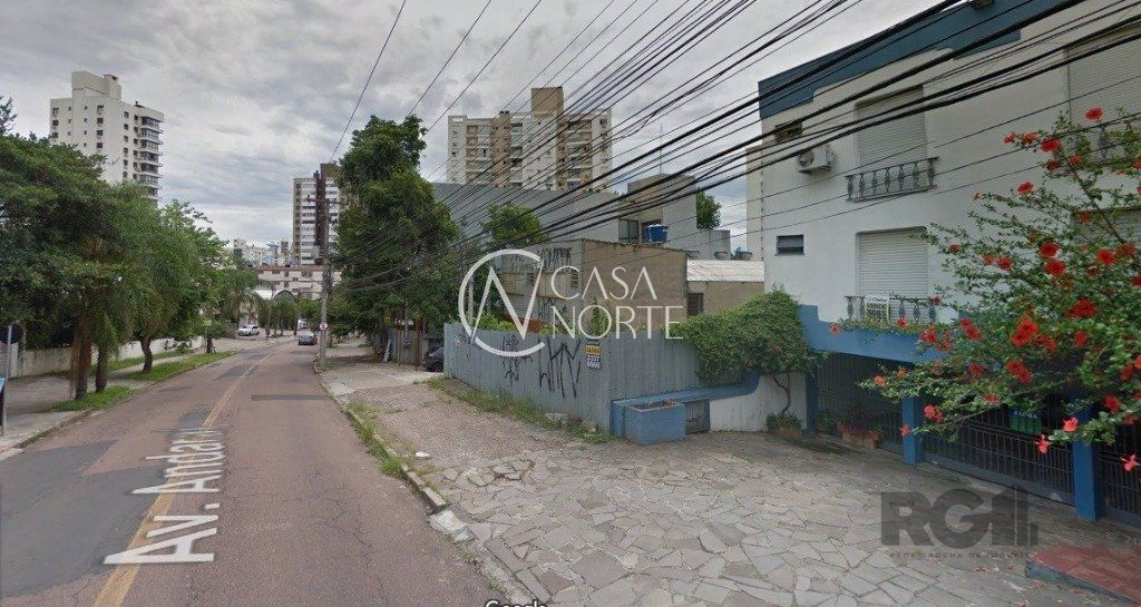 Terreno à venda  com 452m², Avenida Andaraí no bairro Passo da Areia em Porto Alegre