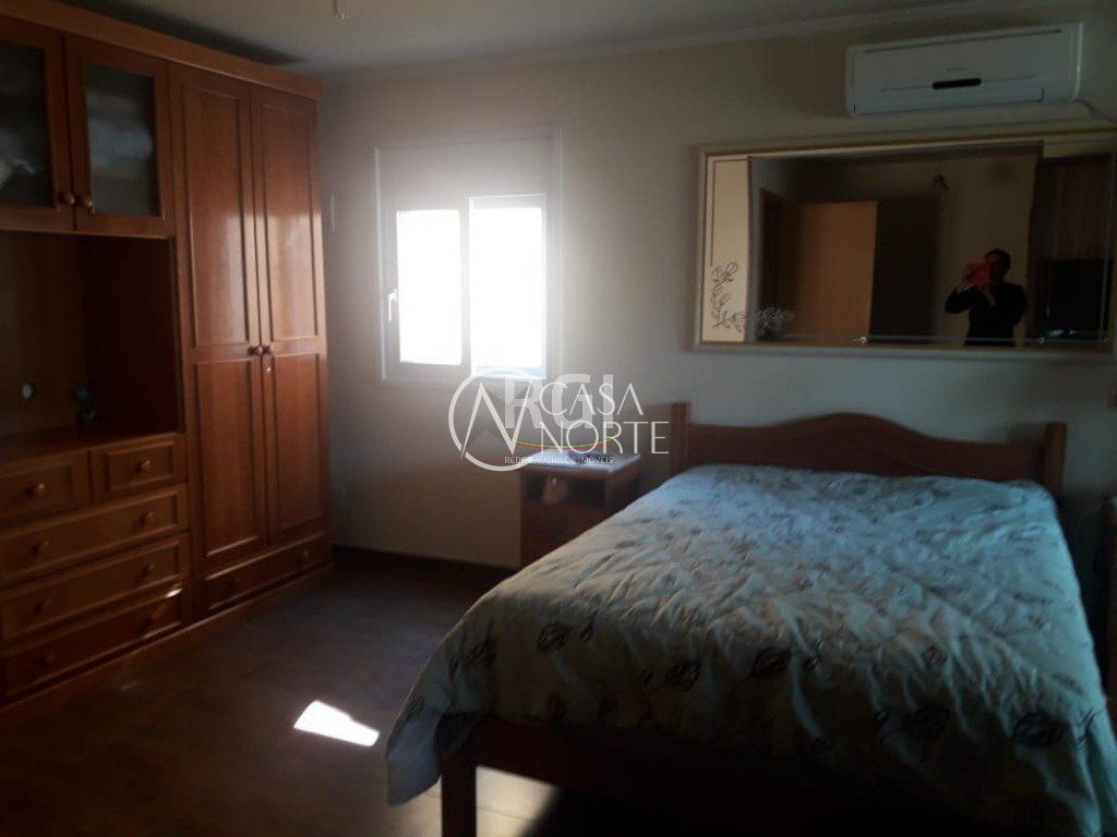 Sobrado à venda com 4 quartos, 245m², 1 suíte, 3 vagas, Rua Elias Bothome no bairro Jardim Itu em Porto Alegre