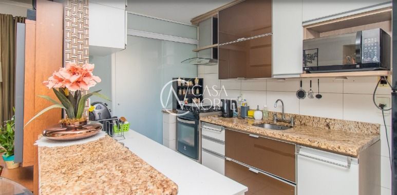 Apartamento à venda com 2 quartos, 75m², 1 suíte, 2 vagas, Rua Roque Calage no bairro Passo da Areia em Porto Alegre