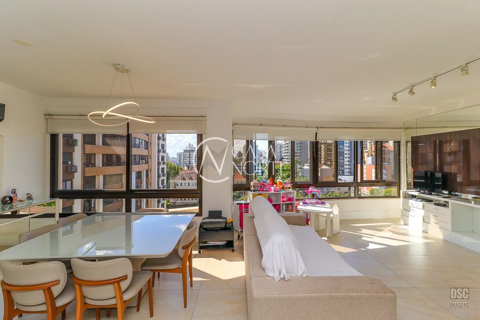 Apartamento à venda com 3 quartos, 140m², 1 suíte, 3 vagas, Rua Dona Leonor no bairro Rio Branco em Porto Alegre