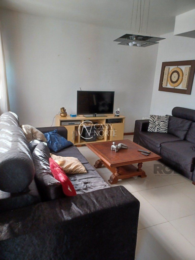 Casa à venda com 3 quartos, 250m², 3 suítes, 3 vagas, Rua Barao do Amazonas no bairro Partenon em Porto Alegre