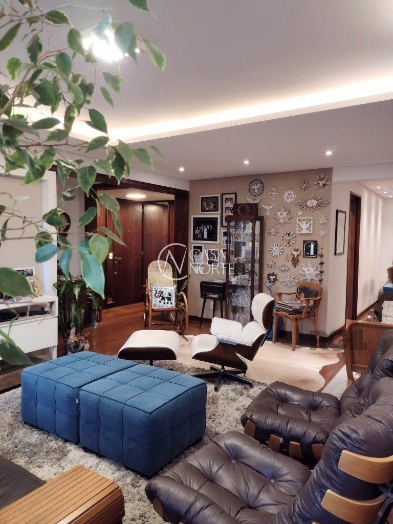 Apartamento à venda com 3 quartos, 152m², 1 suíte, 2 vagas, Avenida Carlos Gomes no bairro Auxiliadora em Porto Alegre