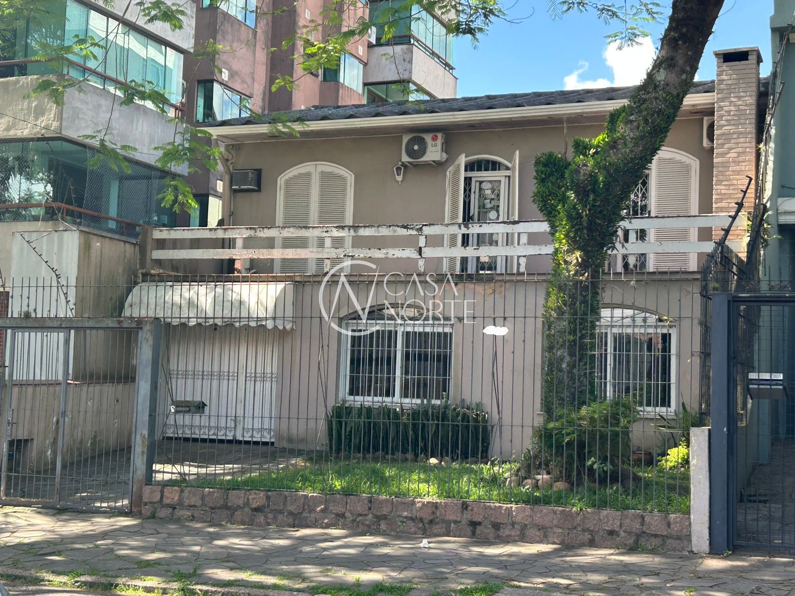 Casa à venda com 3 quartos, 175m², 1 suíte, 4 vagas, Rua Anita Garibaldi no bairro Boa Vista em Porto Alegre
