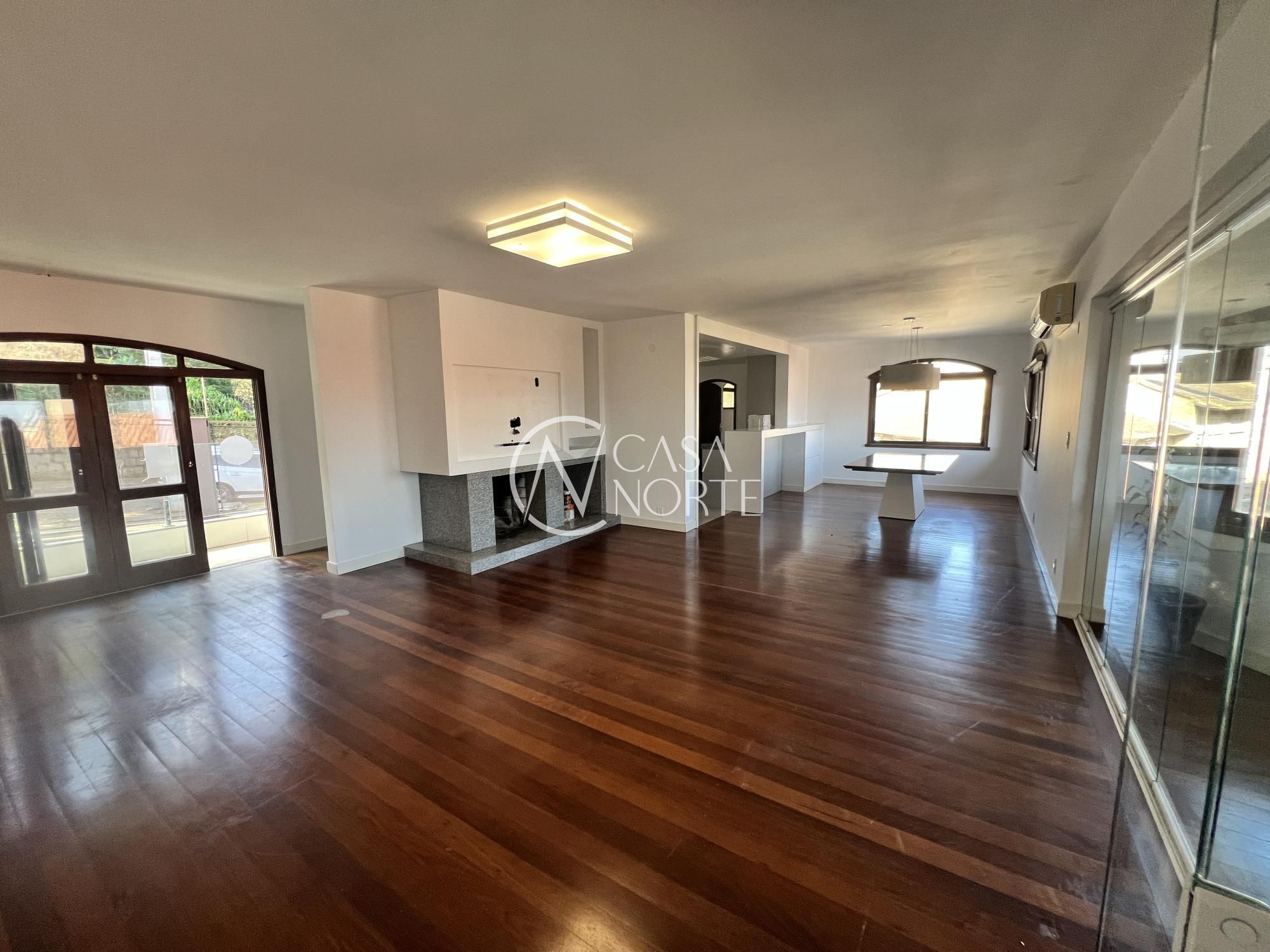 Casa à venda com 4 quartos, 500m², 4 suítes, 2 vagas, Rua Professor Xavier Simões no bairro Tristeza em Porto Alegre