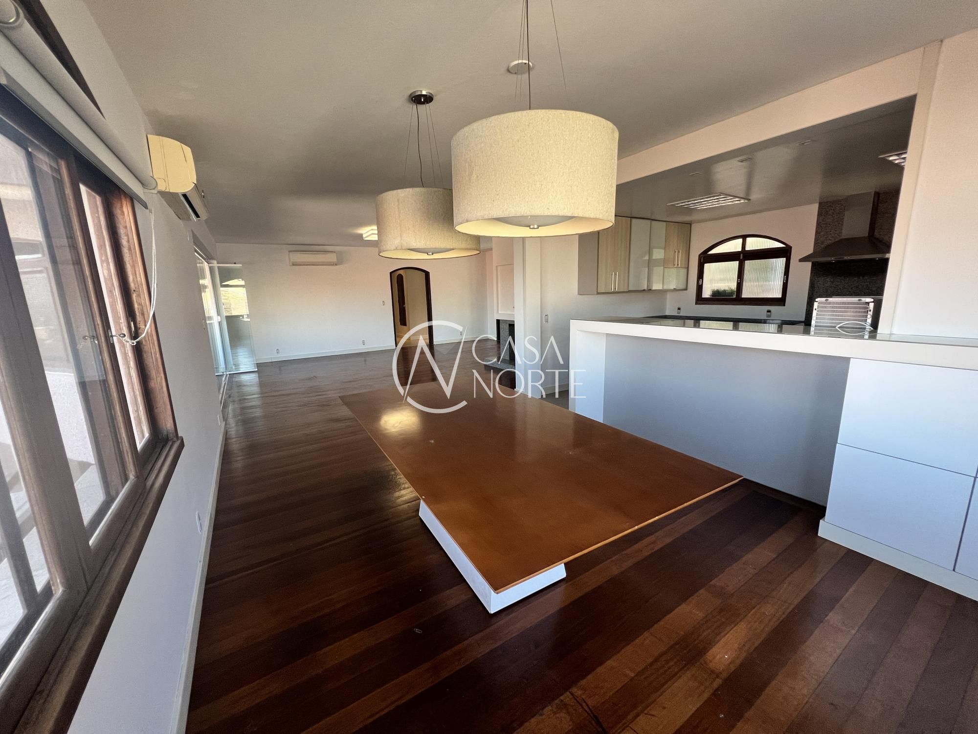 Casa à venda com 4 quartos, 500m², 4 suítes, 2 vagas, Rua Professor Xavier Simões no bairro Tristeza em Porto Alegre