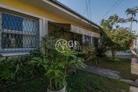 Casa à venda com 8 quartos, 500m², 1 suíte, 3 vagas, Rua Caracas no bairro Jardim Lindóia em Porto Alegre