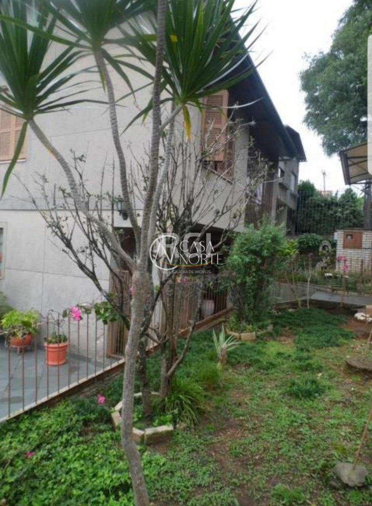 Casa à venda com 3 quartos, 150m², 1 suíte, 5 vagas, Rua Dom Luiz Guanella no bairro Vila Ipiranga em Porto Alegre