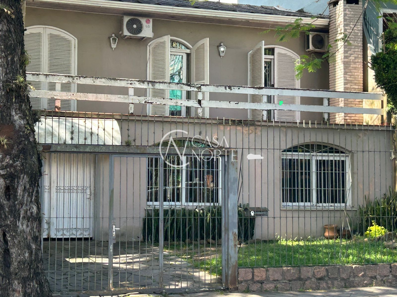 Casa à venda com 3 quartos, 175m², 1 suíte, 4 vagas, Rua Anita Garibaldi no bairro Boa Vista em Porto Alegre