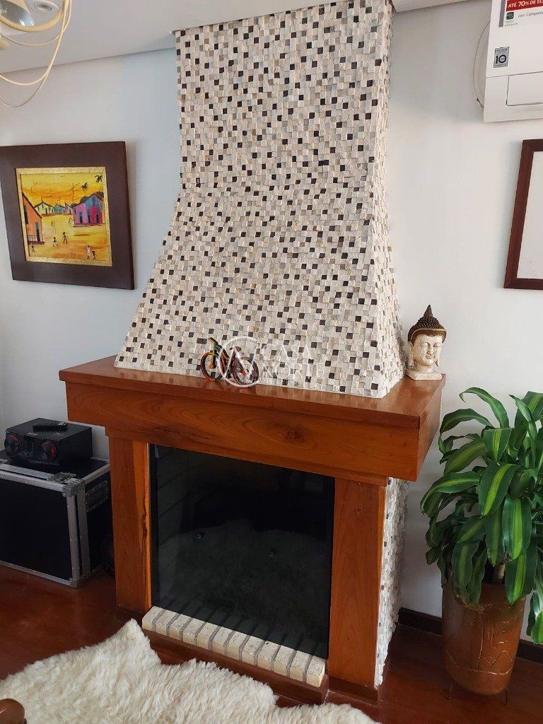 Casa de Condomínio à venda com 3 quartos, 234m², 1 suíte, 2 vagas, Rua Sargento Nicolau Dias de Farias no bairro Tristeza em Porto Alegre