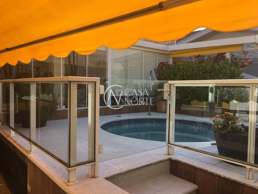 Casa à venda com 3 quartos, 230m², 3 suítes, 3 vagas, Avenida Teixeira Mendes no bairro Chácara das Pedras em Porto Alegre