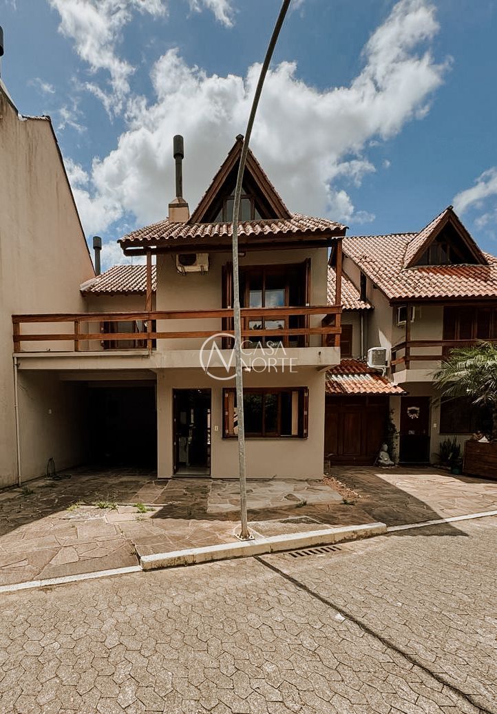 Casa de Condomínio à venda com 3 quartos, 234m², 1 suíte, 2 vagas, Avenida Orleaes no bairro Guarujá em Porto Alegre