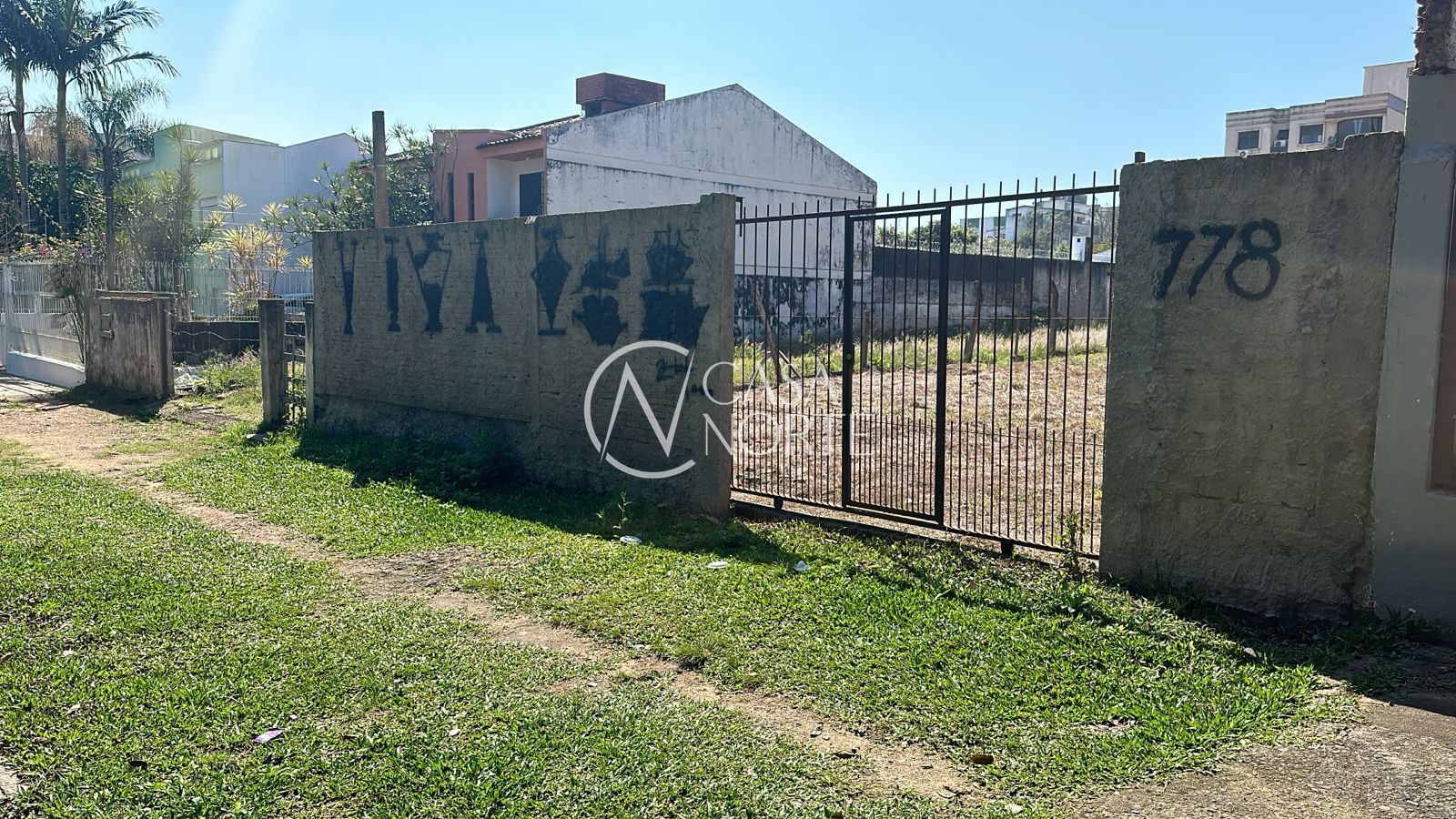 Terreno à venda  com 550m², Rua Upamaroti no bairro Cristal em Porto Alegre