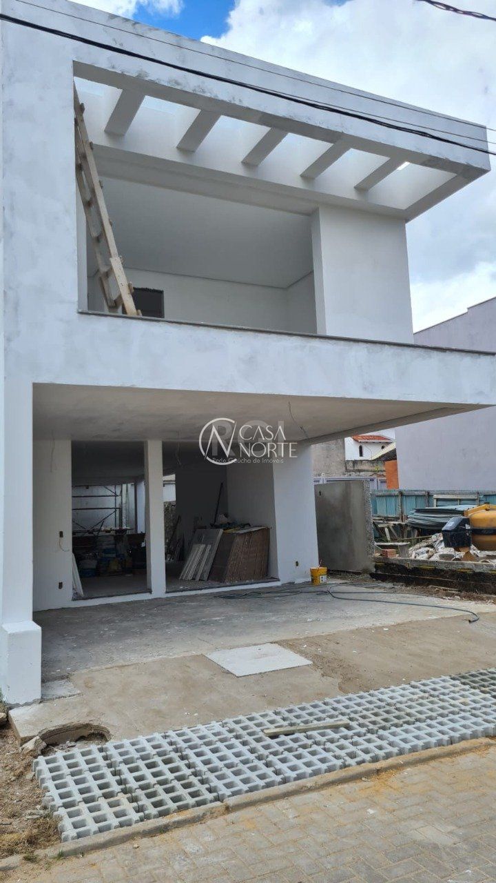Casa de Condomínio à venda com 3 quartos, 203m², 3 suítes, 2 vagas, Rua Sinai no bairro Ipanema em Porto Alegre
