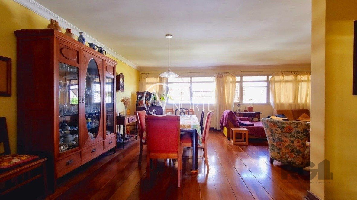 Apartamento à venda com 3 quartos, 138m², 1 suíte, 2 vagas, Rua Professor Cristiano Fischer no bairro Petrópolis em Porto Alegre