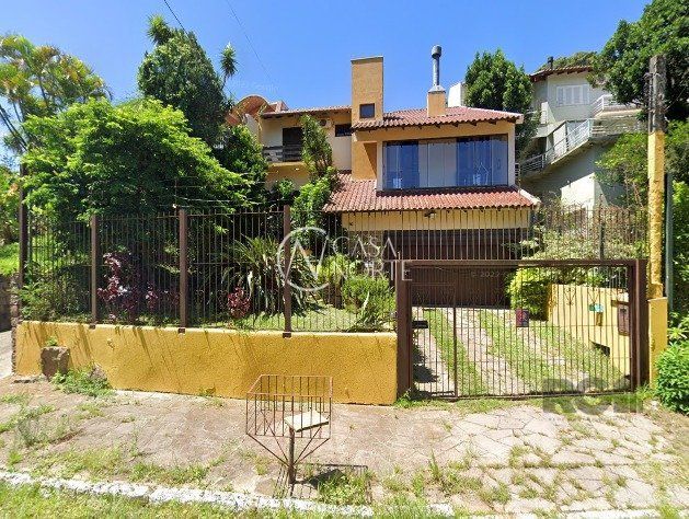 Casa à venda com 4 quartos, 330m², 1 suíte, 4 vagas, Rua Doutor Raul Franco di Primio no bairro Teresópolis em Porto Alegre