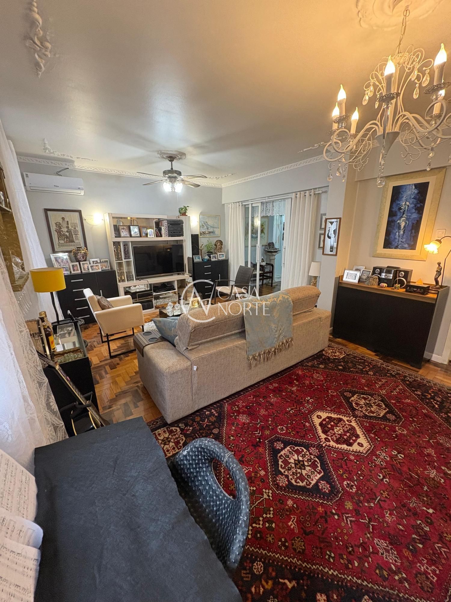 Apartamento à venda com 4 quartos, 133m², 1 vaga, Avenida Borges de Medeiros no bairro Centro Histórico em Porto Alegre