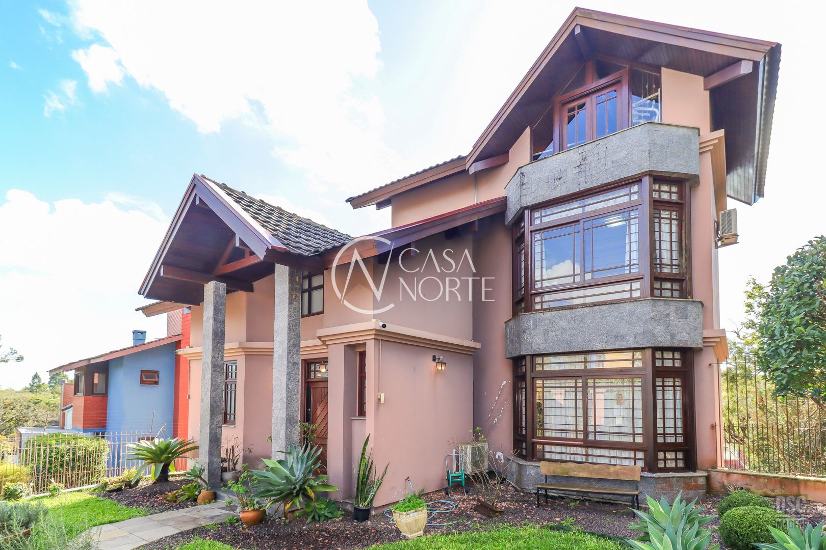 Casa à venda com 3 quartos, 350m², 1 suíte, 4 vagas, Rua Sady Barros Hofmeister no bairro Teresópolis em Porto Alegre