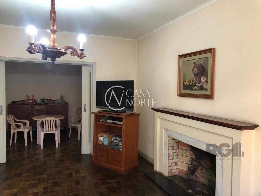 Casa à venda com 4 quartos, 257m², 1 suíte, 2 vagas, Rua Grao Para no bairro Menino Deus em Porto Alegre
