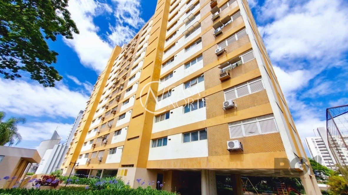 Apartamento à venda com 3 quartos, 138m², 1 suíte, 2 vagas, Rua Professor Cristiano Fischer no bairro Petrópolis em Porto Alegre