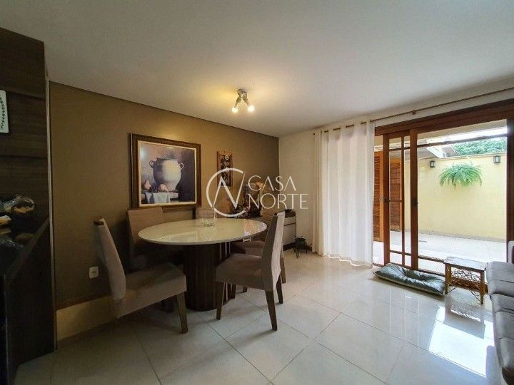 Casa à venda com 3 quartos, 163m², 1 suíte, 2 vagas, Rua Doutor Mário Totta no bairro Tristeza em Porto Alegre