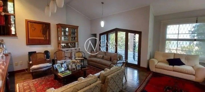 Casa à venda com 3 quartos, 250m², 1 suíte, 3 vagas, Rua Professor Xavier Simões no bairro Sétimo Céu em Porto Alegre