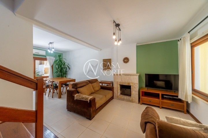 Casa de Condomínio à venda com 3 quartos, 192m², 1 suíte, 2 vagas, Avenida Eduardo Prado no bairro Cavalhada em Porto Alegre