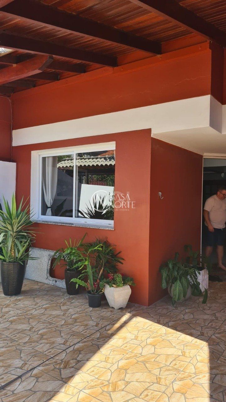 Casa à venda com 3 quartos, 110m², 1 suíte, 2 vagas, Rua José Antônio Chaise no bairro Hípica em Porto Alegre