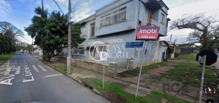 Casa à venda , 290m², 2 vagas, Avenida General Emílio Lúcio Esteves no bairro Santa Maria Goretti em Porto Alegre