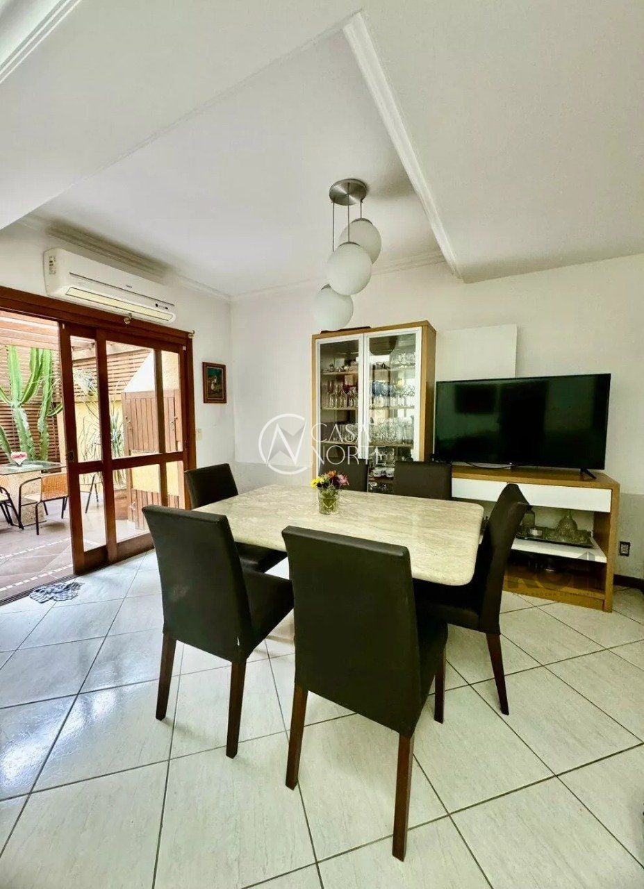 Casa de Condomínio à venda com 3 quartos, 157m², 1 suíte, 2 vagas, Rua General Rondon no bairro Tristeza em Porto Alegre