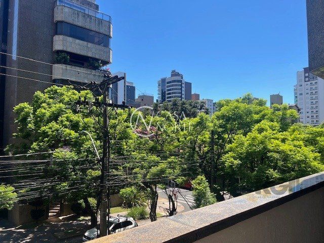 Apartamento à venda com 4 quartos, 250m², 1 suíte, 2 vagas, Rua Carlos Trein Filho no bairro Auxiliadora em Porto Alegre