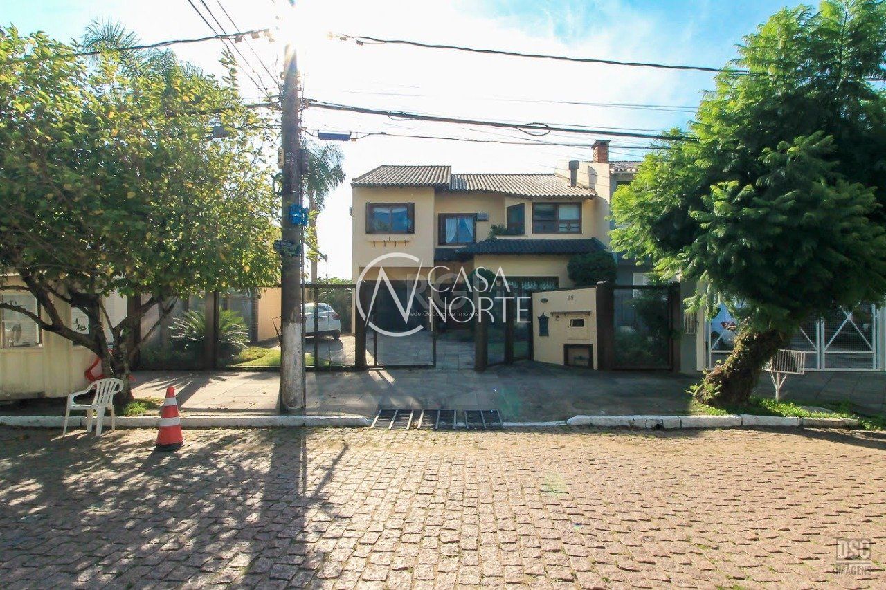 Casa à venda com 4 quartos, 379m², 2 suítes, 4 vagas, Rua Doutor João Palombini no bairro Ipanema em Porto Alegre
