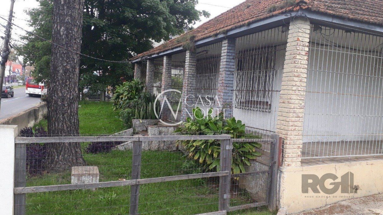Casa à venda com 5 quartos, 1000m², 2 suítes, 5 vagas, Avenida da Cavalhada no bairro Cavalhada em Porto Alegre