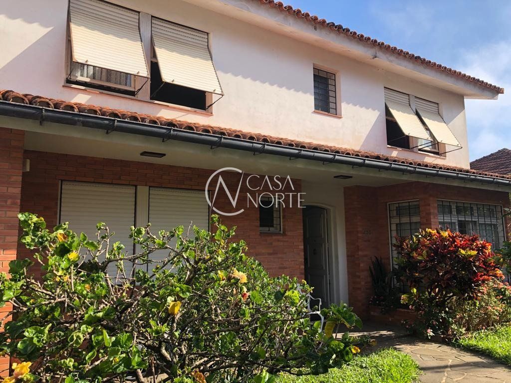 Casa à venda com 4 quartos, 257m², 1 suíte, 2 vagas, Rua Grao Para no bairro Menino Deus em Porto Alegre