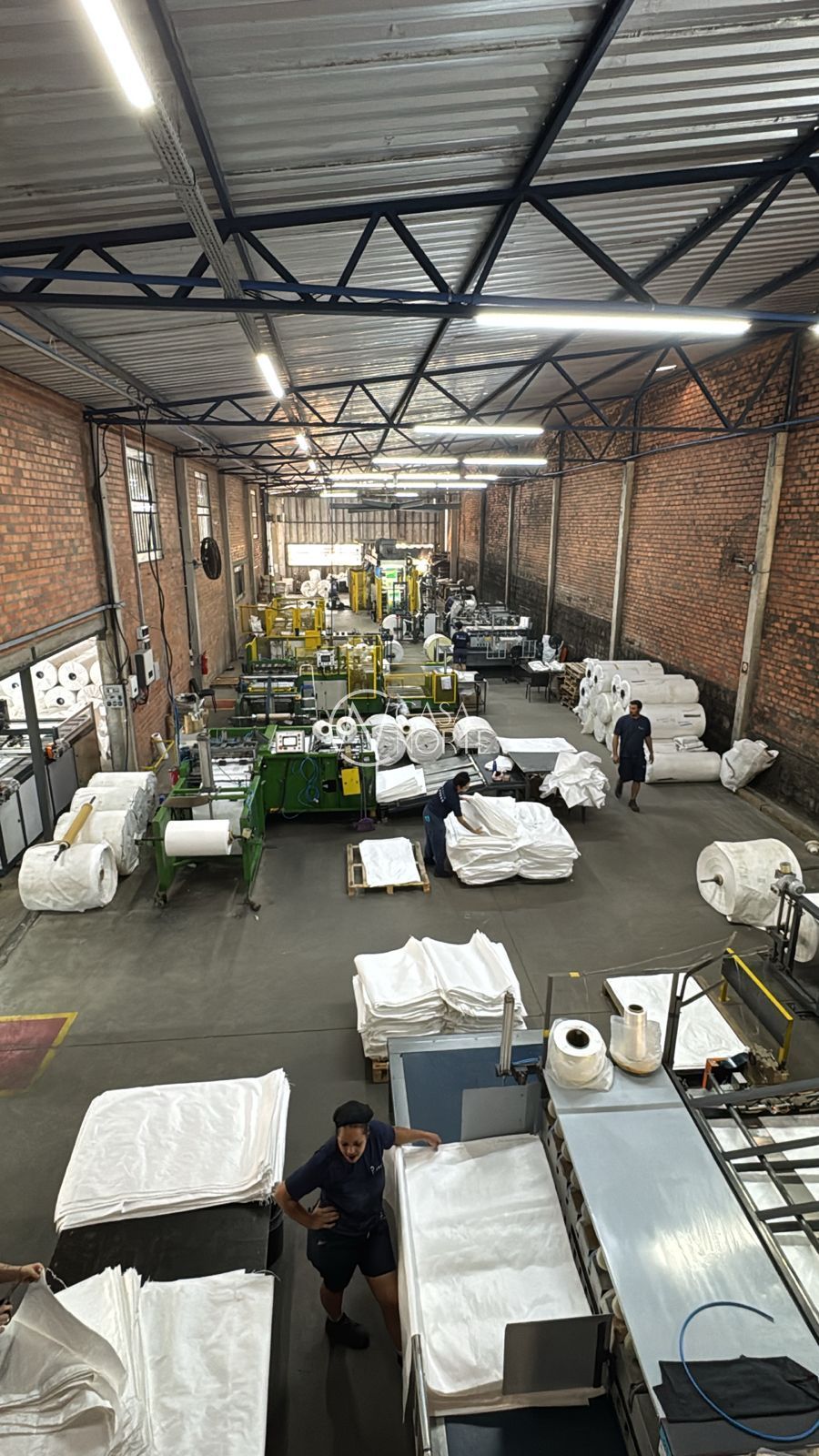 Pavilhão à venda com 2 quartos, 1714m², 10 vagas, Rua Imperador Hiroito no bairro Restinga em Porto Alegre