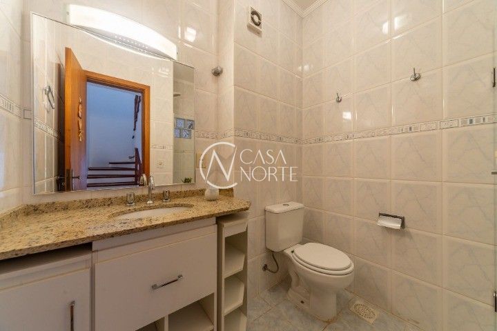 Casa de Condomínio à venda com 3 quartos, 192m², 1 suíte, 2 vagas, Avenida Eduardo Prado no bairro Cavalhada em Porto Alegre