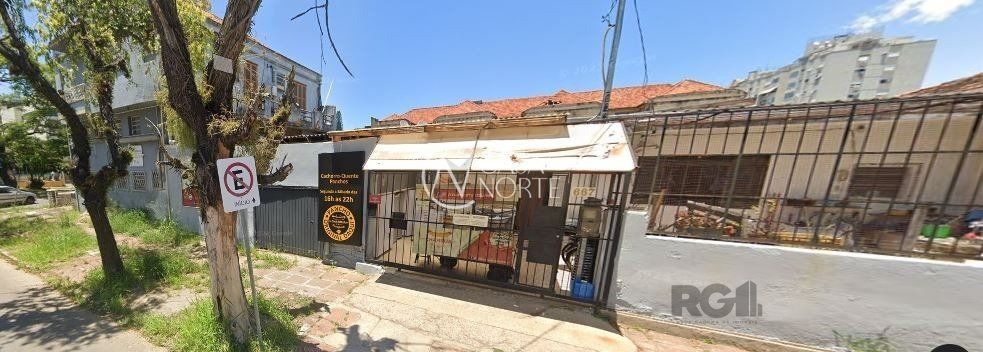 Casa à venda , 290m², 2 vagas, Avenida General Emílio Lúcio Esteves no bairro Santa Maria Goretti em Porto Alegre