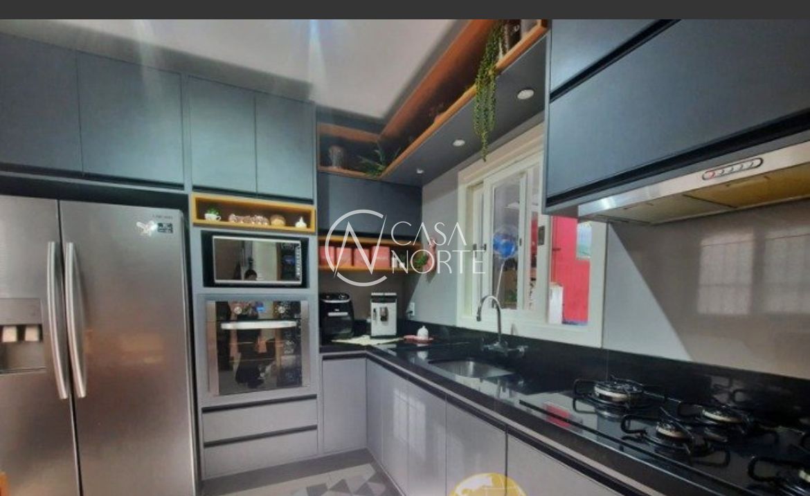 Casa de Condomínio à venda com 3 quartos, 196m², 1 suíte, 2 vagas, Avenida Orleaes no bairro Guarujá em Porto Alegre