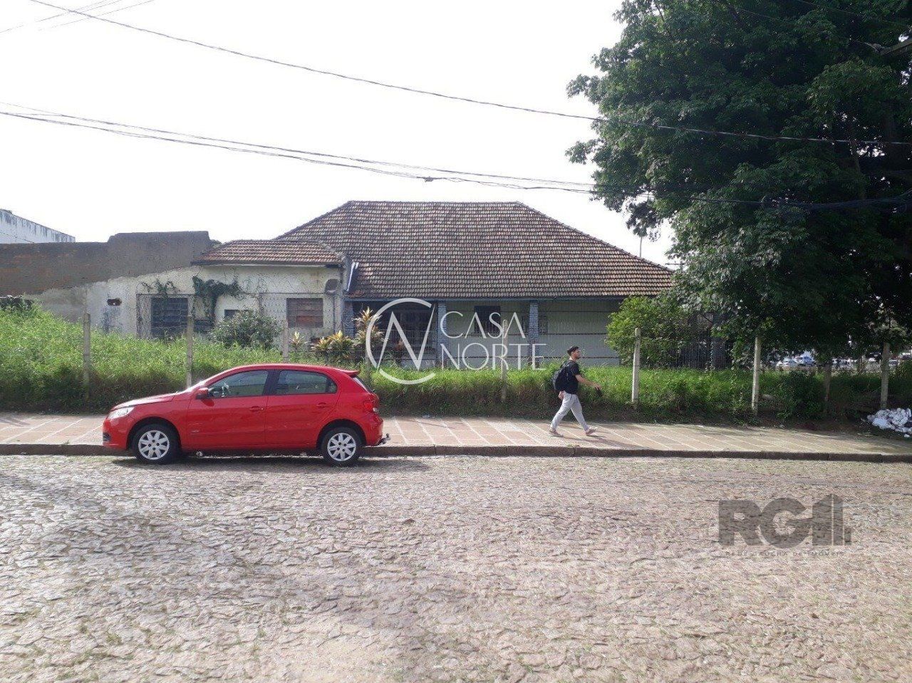 Casa à venda com 5 quartos, 1000m², 2 suítes, 5 vagas, Avenida da Cavalhada no bairro Cavalhada em Porto Alegre