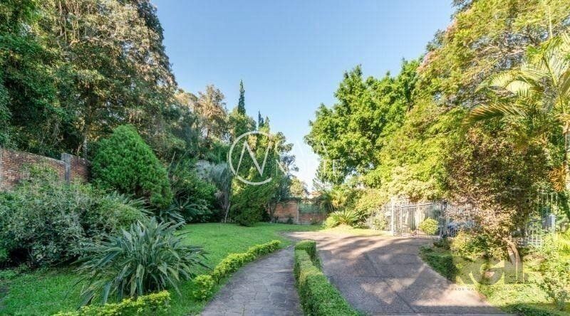 Casa à venda com 4 quartos, 552m², 2 suítes, 2 vagas, Rua Doutor Arnaldo da Silva Ferreira no bairro Jardim Isabel em Porto Alegre