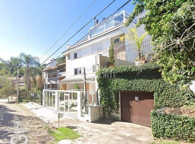 Casa de Condomínio à venda com 3 quartos, 296m², 1 suíte, 3 vagas, Rua Doutor David de Azevedo Gusmão no bairro Jardim Isabel em Porto Alegre