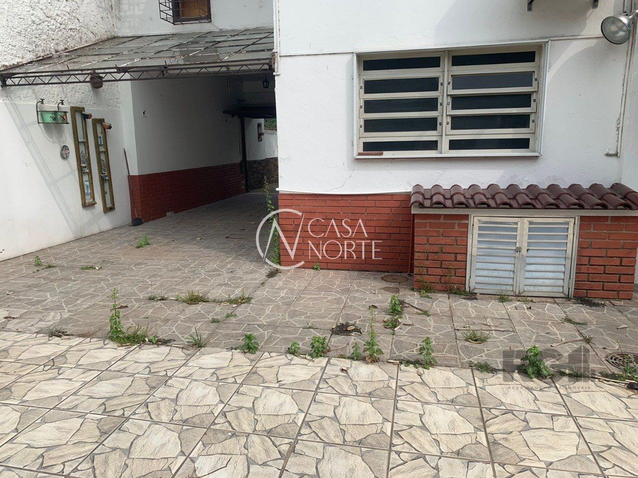 Casa à venda com 3 quartos, 157m², 2 vagas, Rua Mura no bairro Guarujá em Porto Alegre