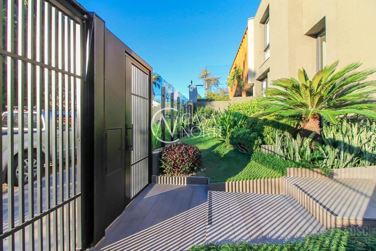 Casa à venda com 3 quartos, 238m², 3 suítes, 6 vagas, Rua de La Grange no bairro Três Figueiras em Porto Alegre