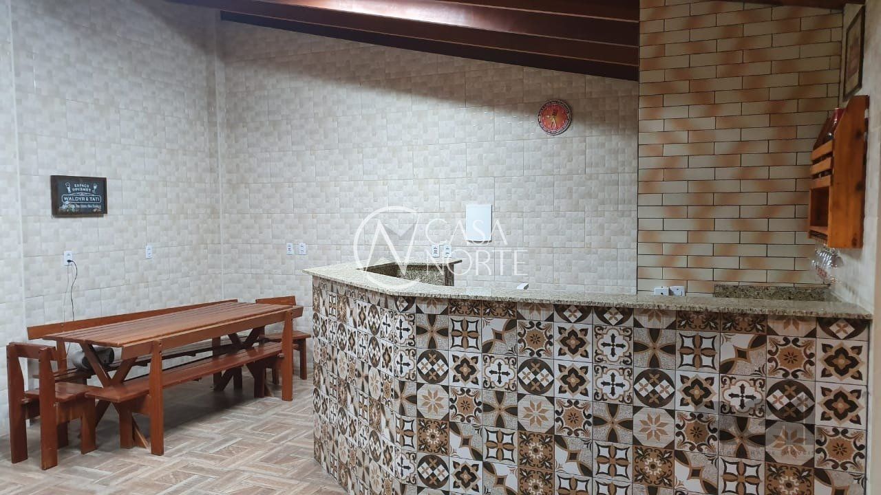 Casa à venda com 3 quartos, 210m², 1 suíte, 4 vagas, Rua dos Guenoas no bairro Guarujá em Porto Alegre