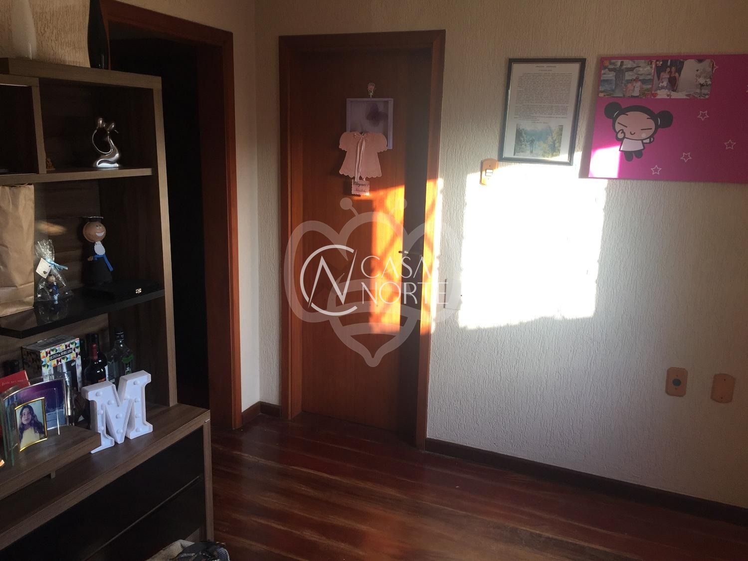 Casa à venda com 4 quartos, 265m², 5 vagas, Rua Adroaldo Novo Correa no bairro Cavalhada em Porto Alegre