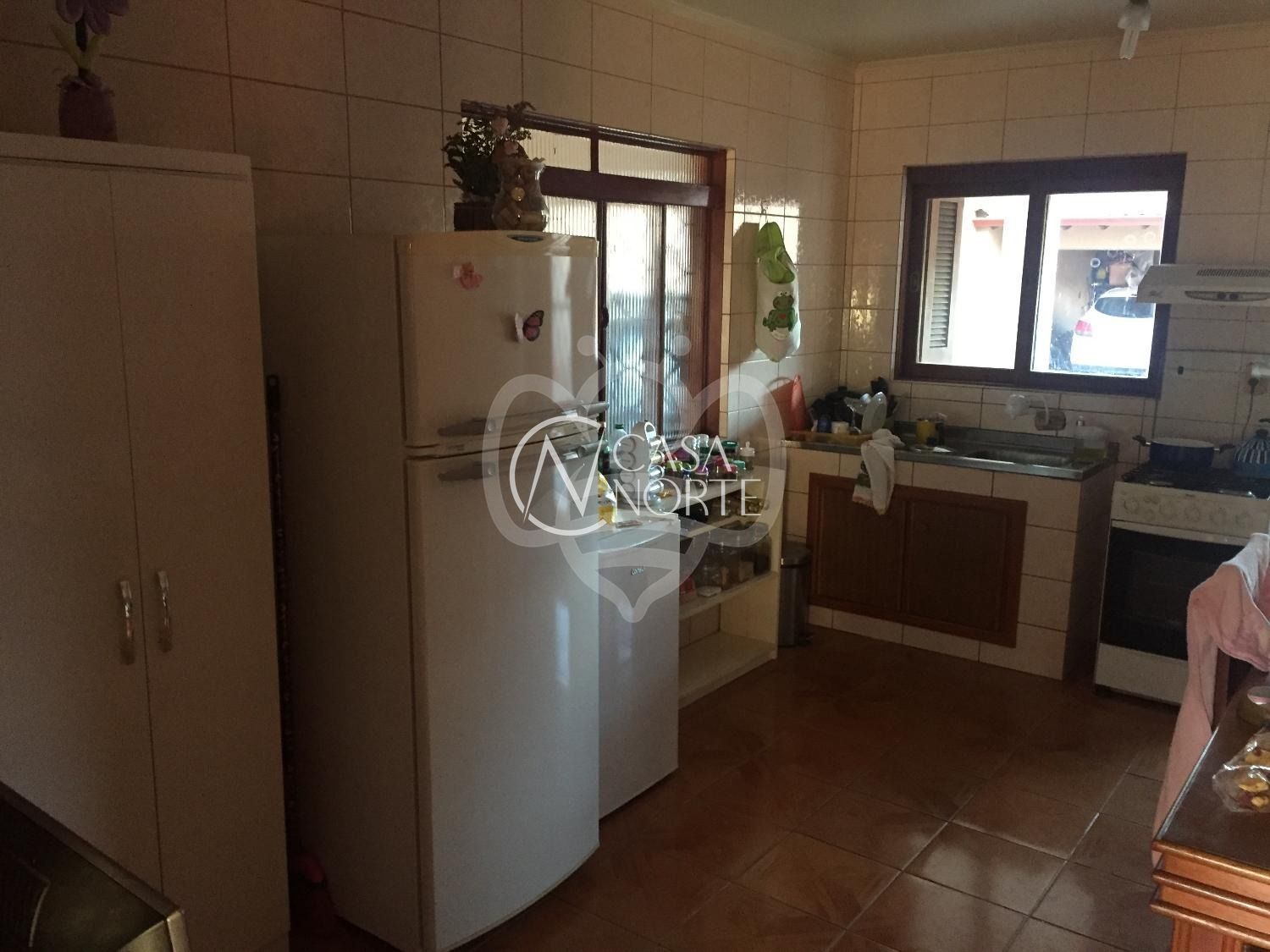 Casa à venda com 4 quartos, 265m², 5 vagas, Rua Adroaldo Novo Correa no bairro Cavalhada em Porto Alegre