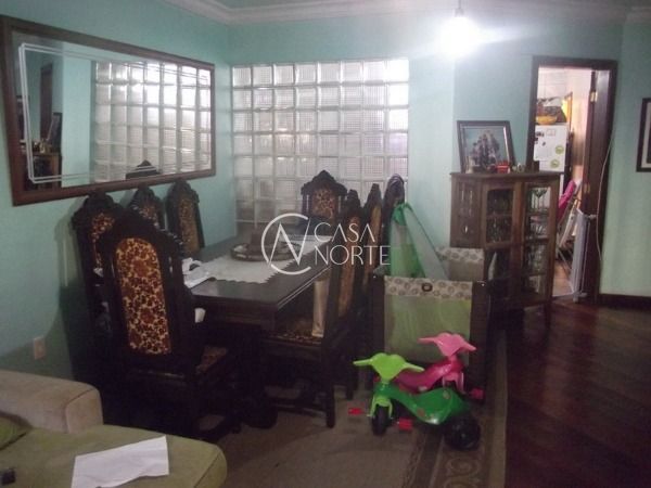 Casa à venda com 3 quartos, 200m², Rua General Gomes Carneiro no bairro Medianeira em Porto Alegre